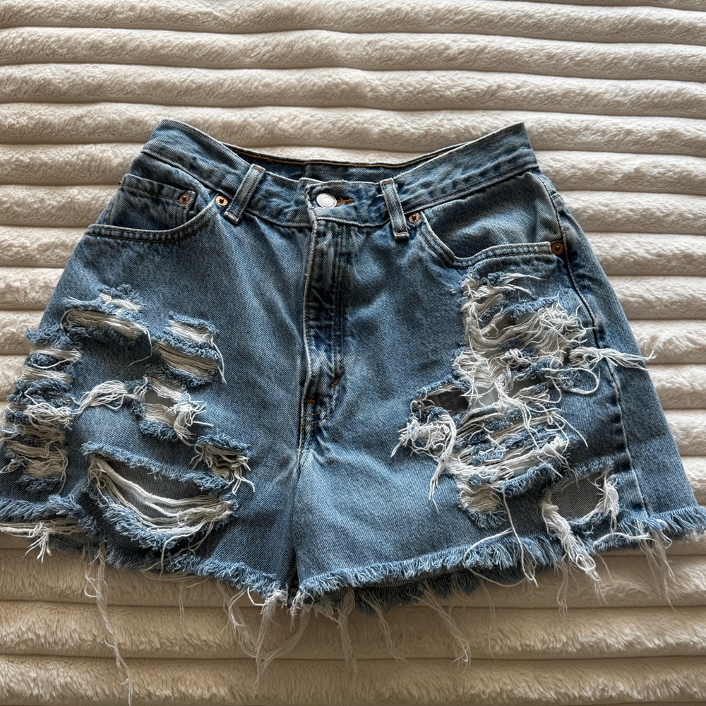 Levi’s | Classic Distressed Denim Women’s Shorts